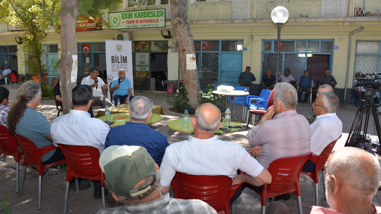 Bilim, kampüsten tarlaya ulaştı: Selçuk Üniversitesinden İçeri Çumra’da “Bilim Kafe” etkinliği